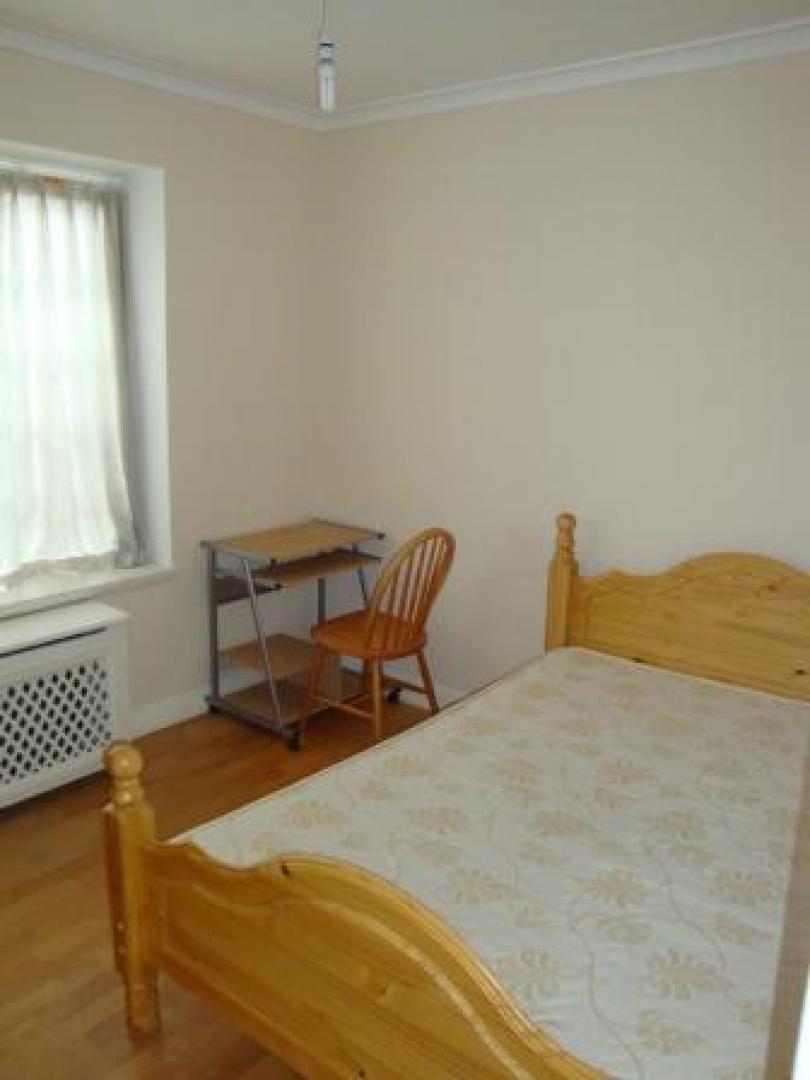 			NEW INSTRUCTION, 3 Bedroom, 1 bath, 1 reception Flat			 Greville Place, ST JOHNS WOOD